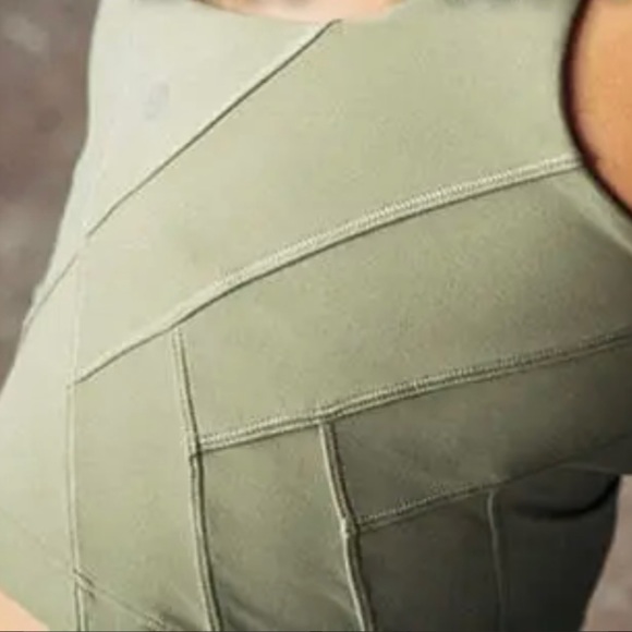 Lululemon Nulu Fold Tight Crop Yoga Tank Top
Rosemary Green size 12 NWT - Picture 4 of 7